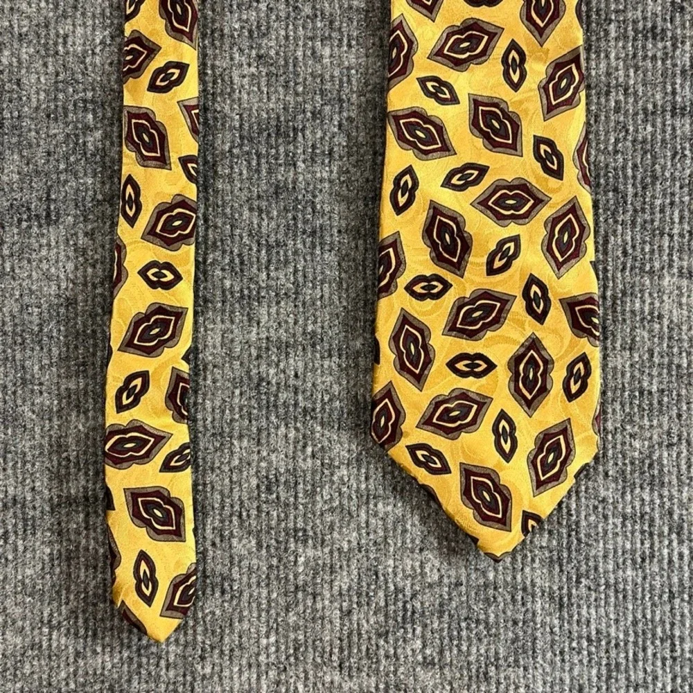 Strathmore by Anderson-Little Mens Silk Tie Yellow Geometric Diamond Burgundy